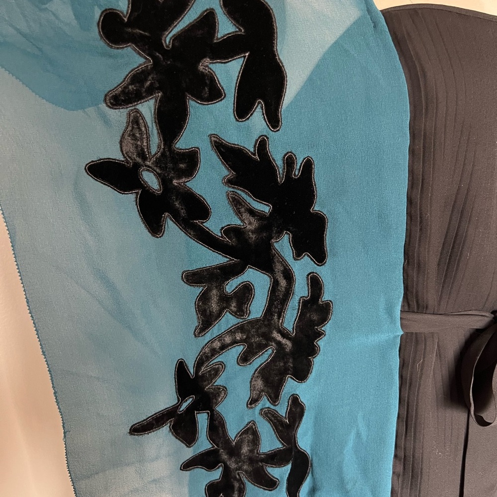Max Azria Black and Blue Sheer Kimono top - Picture 3 of 8